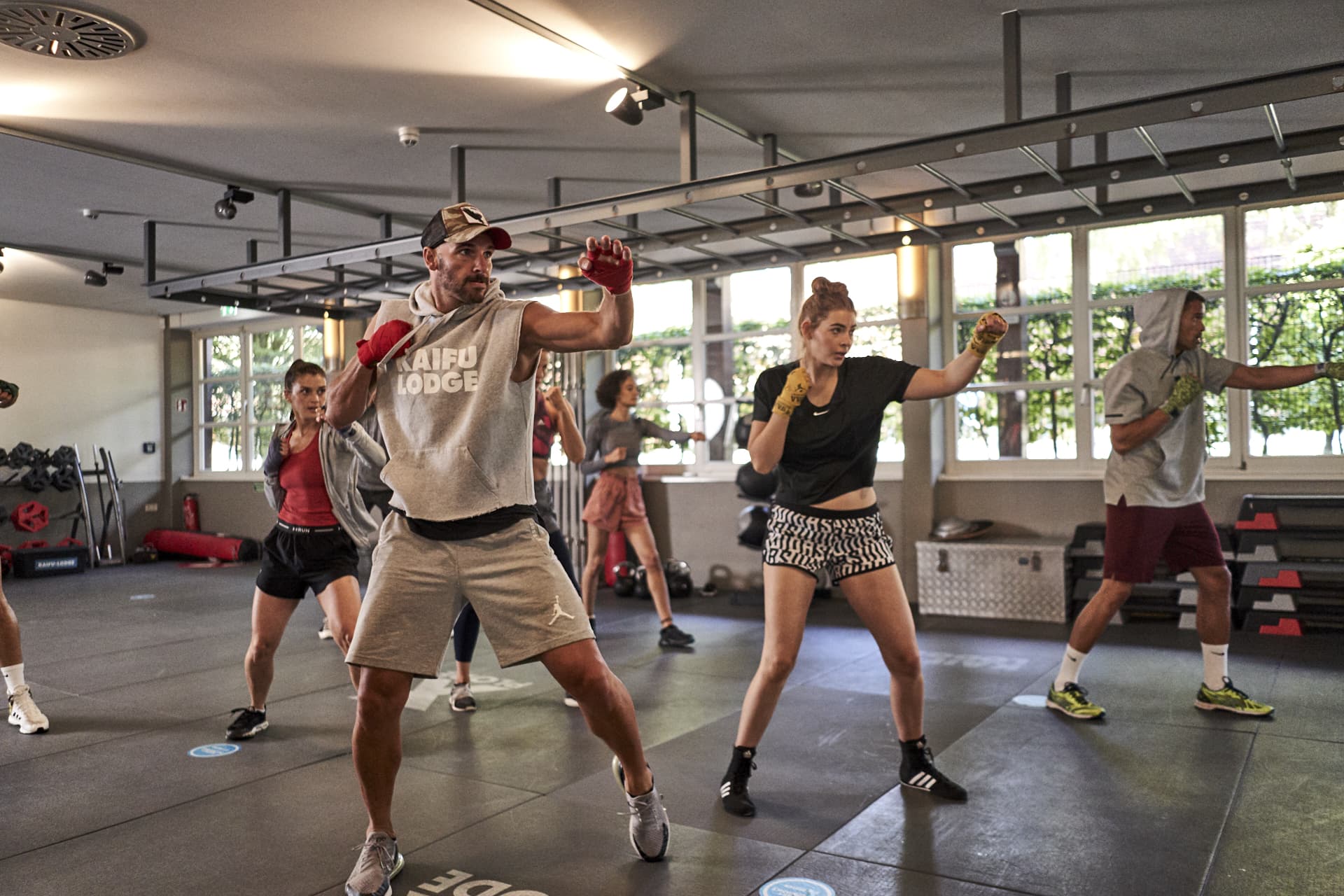 Boxkurse in der KAIFU-LODGE Kursteilnehmer*innen eines Boxkurses im Fitnessstudio