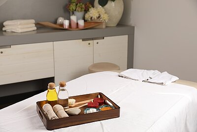 Massagen in der KAIFU-LODGE Zubehör für eine Massage auf einer Massageliege